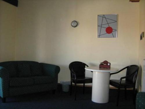 Alcamo Hotel in Hamilton Alcamo Hotel in Hamilton