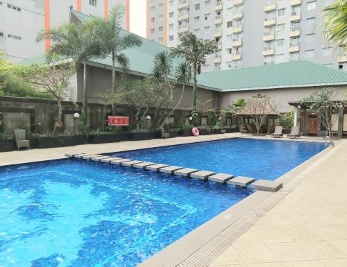 Swimming pool, High Livin Apartment Ciumbuleuit in Ciumbuleuit Swimming pool, High Livin Apartment Ciumbuleuit in Ciumbuleuit