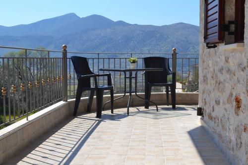 شرفة/ تراس, Petrino House in Margariti شرفة/ تراس, Petrino House in Margariti