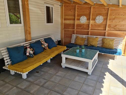 Chalet Casablanca, 80m2 met veel comfort op fantastisch 5-sterren vakantiepark met zwembaden in เซเวนุม Chalet Casablanca, 80m2 met veel comfort op fantastisch 5-sterren vakantiepark met zwembaden in เซเวนุม