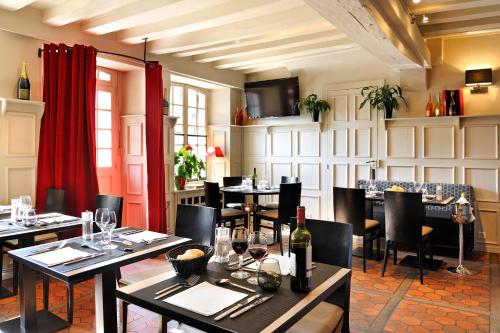 Restaurant, Le Saint-Jacques in Cloyes-sur-le-Loir Restaurant, Le Saint-Jacques in Cloyes-sur-le-Loir