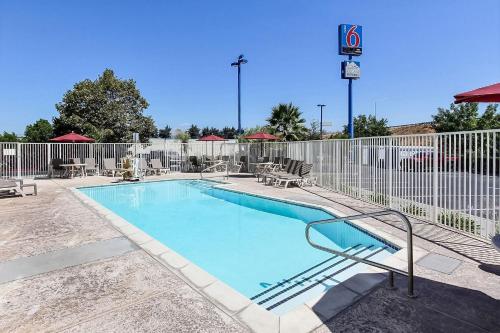 泳池, Motel 6 Gilroy, CA in 吉爾羅伊 泳池, Motel 6 Gilroy, CA in 吉爾羅伊