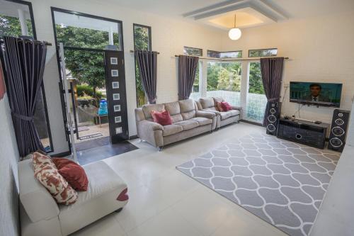 Villa Alessa Puncak near Taman Safari Cisarua Villa Alessa Puncak near Taman Safari Cisarua