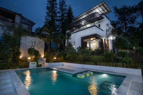 Exterior view, Villa Alessa Puncak near Taman Safari Cisarua Exterior view, Villa Alessa Puncak near Taman Safari Cisarua