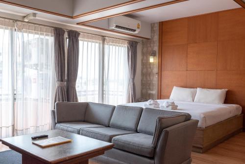 Nonthaburi Palace Hotel near Maha-Chesadabodindranusorn Bridge Nonthaburi Palace Hotel near Maha-Chesadabodindranusorn Bridge