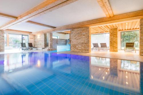 Плувен басейн, Hotel NockResort in Бад Клайнкирххайм Плувен басейн, Hotel NockResort in Бад Клайнкирххайм
