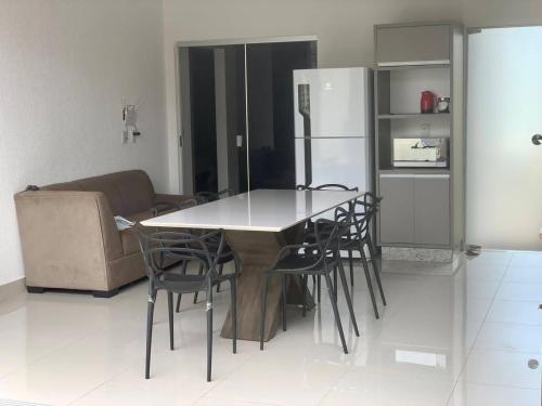 Kitchen, Casa com piscina e duas suites perto do Parque Lagoa Quente in St. Lagoa Quente Kitchen, Casa com piscina e duas suites perto do Parque Lagoa Quente in St. Lagoa Quente