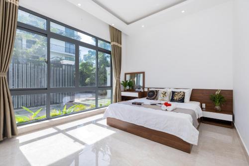 Palm Villa 34 ( Luxury Villa with 17 bed room, karaoke & bida inside) in Phường 10 Palm Villa 34 ( Luxury Villa with 17 bed room, karaoke & bida inside) in Phường 10