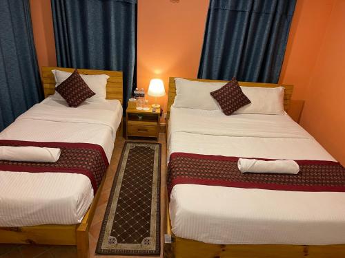 Hotel Empire & Rooftop Restaurant