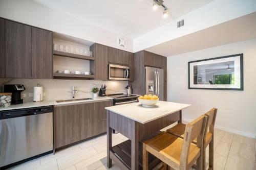 Stylish and Modern Apartments in the heart of Dadeland The Palmer Dadeland in Glenvar Heights Stylish and Modern Apartments in the heart of Dadeland The Palmer Dadeland in Glenvar Heights