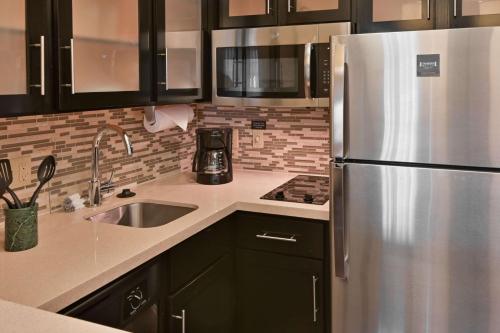 Kitchen, Sonesta ES Suites Fort Lauderdale Plantation in Fort Lauderdale (FL) Kitchen, Sonesta ES Suites Fort Lauderdale Plantation in Fort Lauderdale (FL)