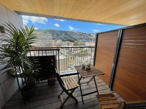 Varanda/terraço, PORT CITY HAIFA - Downtown Luxury Apartments in Downtown Varanda/terraço, PORT CITY HAIFA - Downtown Luxury Apartments in Downtown
