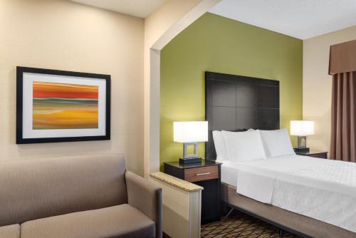 Holiday Inn Express Hotel & Suites Edmond in Edmond (OK) Holiday Inn Express Hotel & Suites Edmond in Edmond (OK)