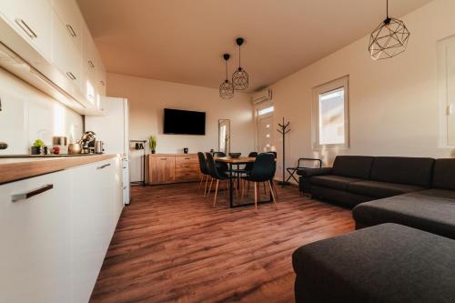 Palvelut, Tópart Apartmanok ***** Algyő (Topart Apartmanok ***** Algyo) in Algyő Palvelut, Tópart Apartmanok ***** Algyő (Topart Apartmanok ***** Algyo) in Algyő