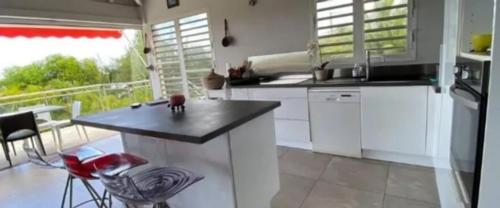 Kitchen, Villa Ecrin de Nature in Sainte Rose Kitchen, Villa Ecrin de Nature in Sainte Rose
