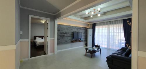 Jeju Skyline Pension near Mysterious Road (Dokkaebi Road) Jeju Skyline Pension near Mysterious Road (Dokkaebi Road)