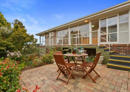 Balcony/terrace, BerwickHills Stylish 3 BdrmHome *Free Wifi*NetFlix in Berwick Balcony/terrace, BerwickHills Stylish 3 BdrmHome *Free Wifi*NetFlix in Berwick