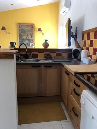 Konyha, LE Cabanon des hirondelles in Villecroze Konyha, LE Cabanon des hirondelles in Villecroze