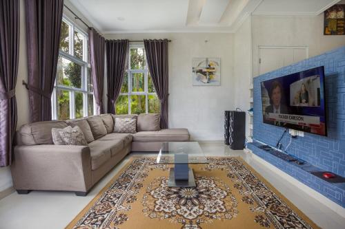 Villa Herrera Puncak near Taman Safari Cisarua Villa Herrera Puncak near Taman Safari Cisarua