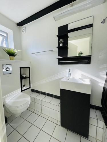 Koupelna, aday - Central Charming Apartment with Terrace in Ogadekvarteret Koupelna, aday - Central Charming Apartment with Terrace in Ogadekvarteret