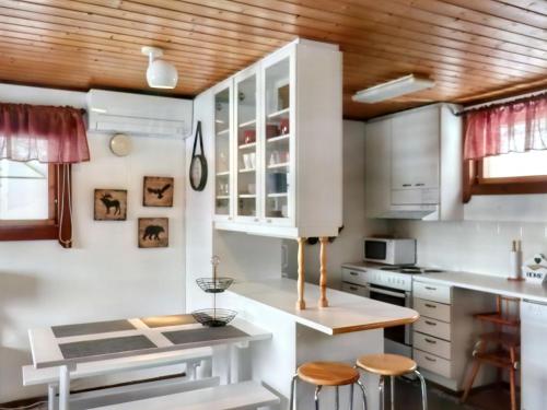 Holiday Home Pieni kiiruna by Interhome in Hyrynsalmi Holiday Home Pieni kiiruna by Interhome in Hyrynsalmi