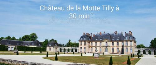 L'inattendu, jolie maison briarde avec jacuzzi in Bannost-Villegagnon L'inattendu, jolie maison briarde avec jacuzzi in Bannost-Villegagnon