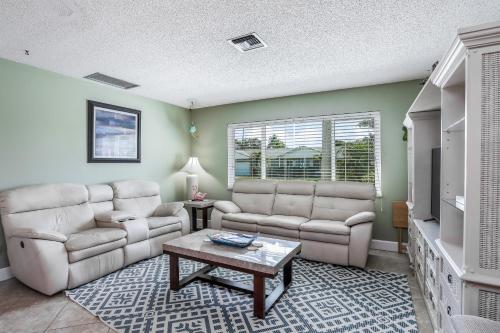 Flamingo Bungalow in Bokeelia (FL) Flamingo Bungalow in Bokeelia (FL)