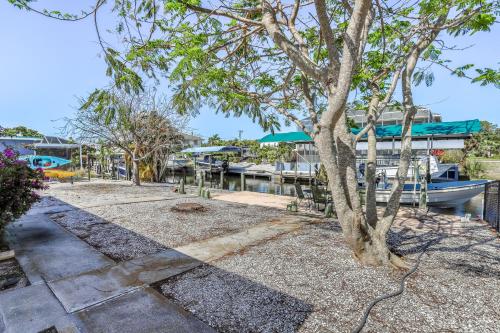 Flamingo Bungalow in Bokeelia (FL) Flamingo Bungalow in Bokeelia (FL)