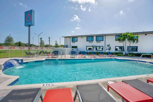 Pemandangan, Motel 6 Fort Lauderdale, FL in Fort Lauderdale (FL) Pemandangan, Motel 6 Fort Lauderdale, FL in Fort Lauderdale (FL)