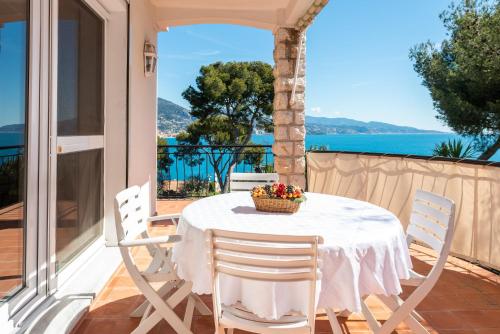 Balcony/terrace, La demeure des Colibris in Menton Balcony/terrace, La demeure des Colibris in Menton