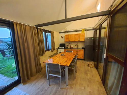 Palvelut, House & Yard Sesil XL 90m to beach in Shekvetili Palvelut, House & Yard Sesil XL 90m to beach in Shekvetili