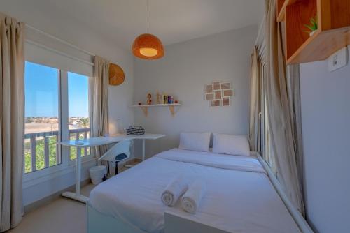 Sunny 2 Bedroom + Private Roof Terrace Lagoon View