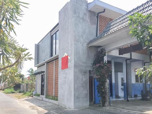 RedDoorz near Wisata Paribendo Lawang in Lawang RedDoorz near Wisata Paribendo Lawang in Lawang