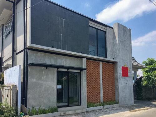 RedDoorz near Wisata Paribendo Lawang in Lawang RedDoorz near Wisata Paribendo Lawang in Lawang
