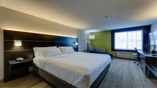 Holiday Inn Express & Suites Ashtabula-Geneva By IHG in Austinburg (OH) Holiday Inn Express & Suites Ashtabula-Geneva By IHG in Austinburg (OH)