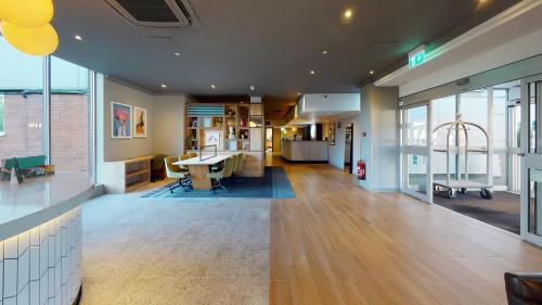 Előcsarnok, Holiday Inn Basildon By IHG in Basildon Előcsarnok, Holiday Inn Basildon By IHG in Basildon