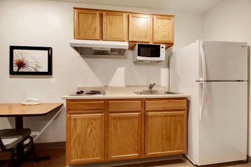 Kitchen, WoodSpring Suites Houston Willowbrook in Willowbrook Kitchen, WoodSpring Suites Houston Willowbrook in Willowbrook