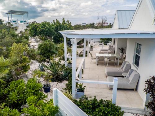 Modern Cottage with Chalk Sound Views in Providenciales Modern Cottage with Chalk Sound Views in Providenciales