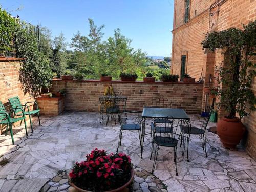 Casa Rosy nel centro del borgo di Patrignone in Montalto delle Marche Casa Rosy nel centro del borgo di Patrignone in Montalto delle Marche