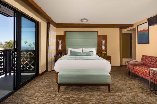 Guestroom, La Jolla Inn near The Cave Store Guestroom, La Jolla Inn near The Cave Store
