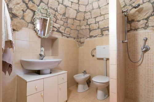 Bathroom, Trulli da Rosy in Villaggio del Fanciullo Bathroom, Trulli da Rosy in Villaggio del Fanciullo