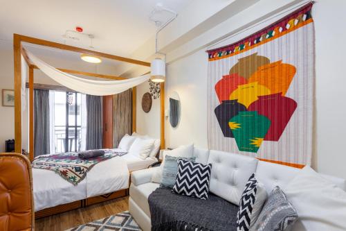 Relax & Retreat Modern Tribal Condo w/ Heating in Mines View Park Relax & Retreat Modern Tribal Condo w/ Heating in Mines View Park