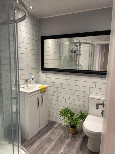 حمام, Tranquil 3 bedroom town house with Sky Glass in Anchorsholme حمام, Tranquil 3 bedroom town house with Sky Glass in Anchorsholme