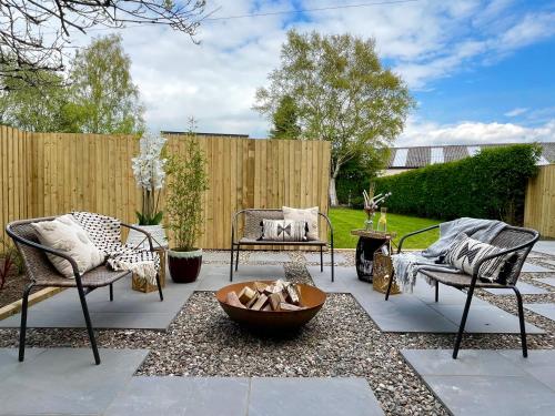 حديقة, Stylish & Chic Central Apartment with Hot Tub in Letham حديقة, Stylish & Chic Central Apartment with Hot Tub in Letham