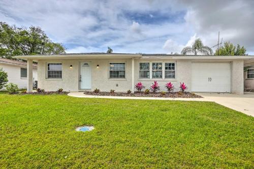 Beautiful Holiday Getaway with Furnished Lanai! in Holiday (FL) Beautiful Holiday Getaway with Furnished Lanai! in Holiday (FL)