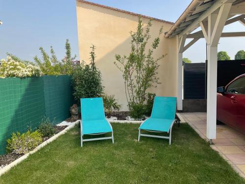 Garden, Chez Jojo & Cassi in Vert-Saint-Denis Garden, Chez Jojo & Cassi in Vert-Saint-Denis