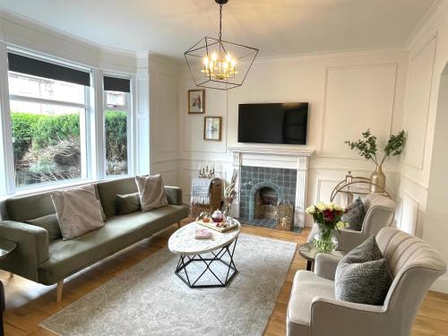 غرفة الضيوف, Stylish & Chic Central Apartment with Hot Tub in Letham غرفة الضيوف, Stylish & Chic Central Apartment with Hot Tub in Letham
