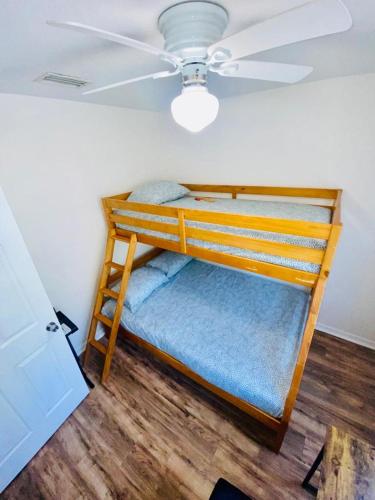 Fully Equipped Apartments 5 miles from the beach in Bay Pines Fully Equipped Apartments 5 miles from the beach in Bay Pines