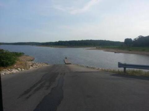 Truman Lake Getaway!!! Delightful 1-Bedroom RV in Clinton (MO) Truman Lake Getaway!!! Delightful 1-Bedroom RV in Clinton (MO)