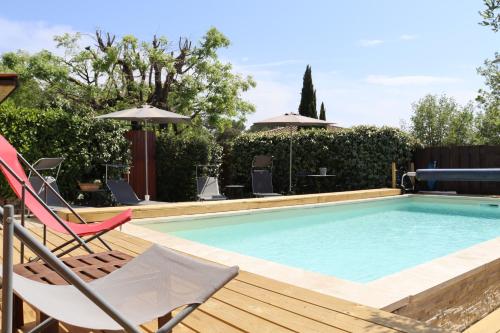 Úszómedence, gite LAPAZ/jacuzzi privé/piscine (gite LAPAZ/jacuzzi prive/piscine) in Draguignan Úszómedence, gite LAPAZ/jacuzzi privé/piscine (gite LAPAZ/jacuzzi prive/piscine) in Draguignan